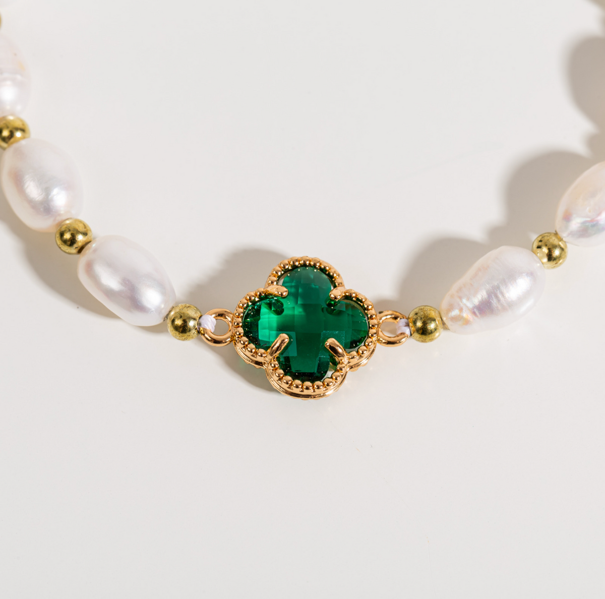 Classic Pearl Bracelet with Timeless Appeal