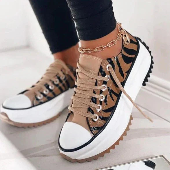 JO | Supportive and versatile orthopedic sneakers