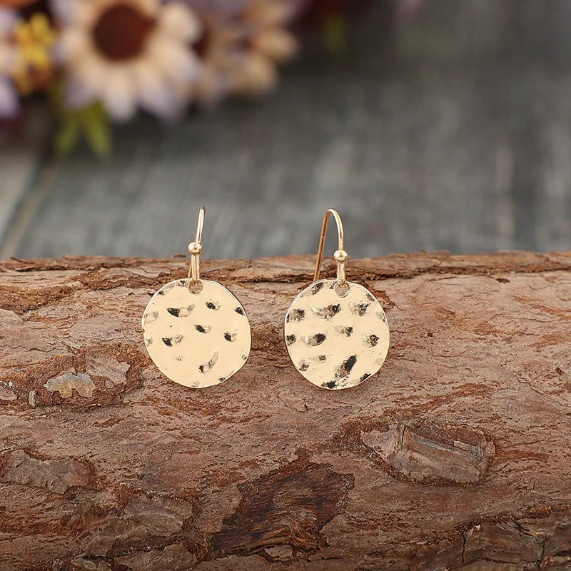 Classic Gold Earring with Timeless Appeal
