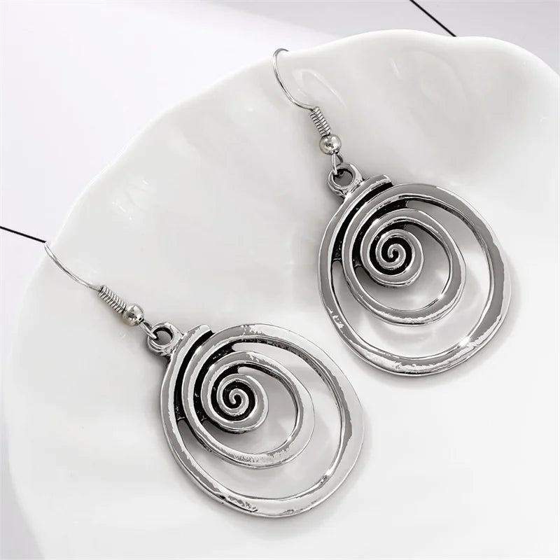 Charming Silver Earring for Any Occasion