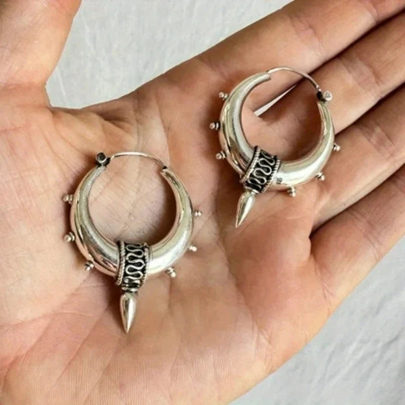 Charming Silver Earring for Any Occasion