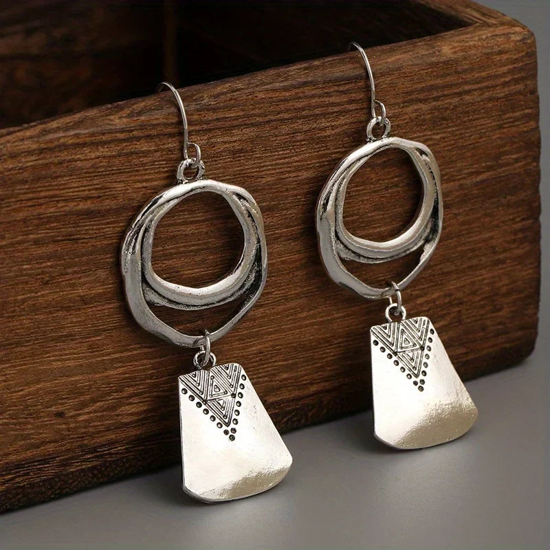 Charming Silver Earring for Any Occasion