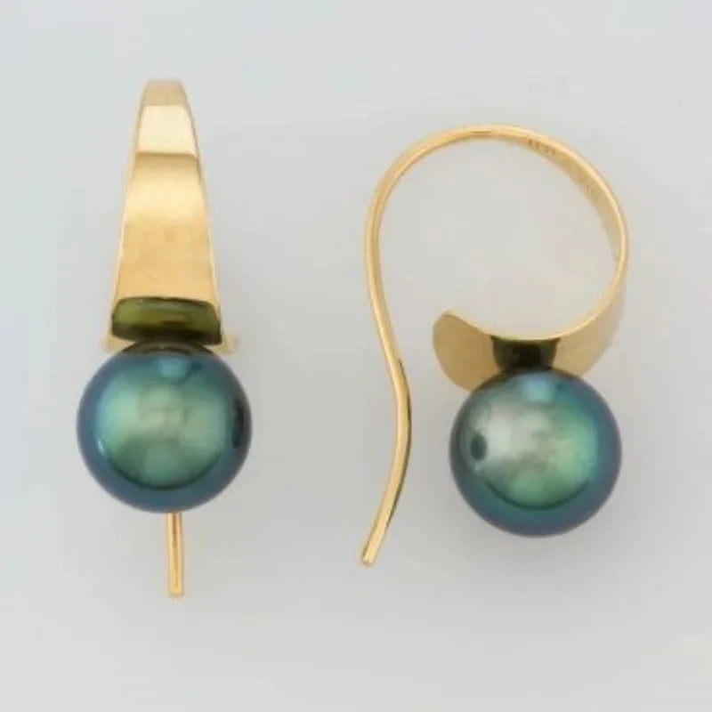 Romantic Gold Earring for Special Moments