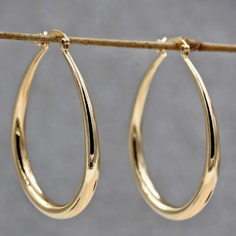 Charming Gold Earring for Any Occasion