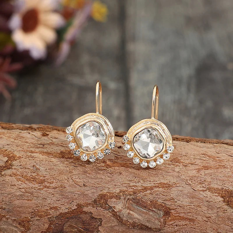 Elegant Gold Earring for Every Occasion