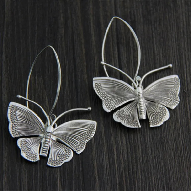 Charming Silver Earring for Any Occasion