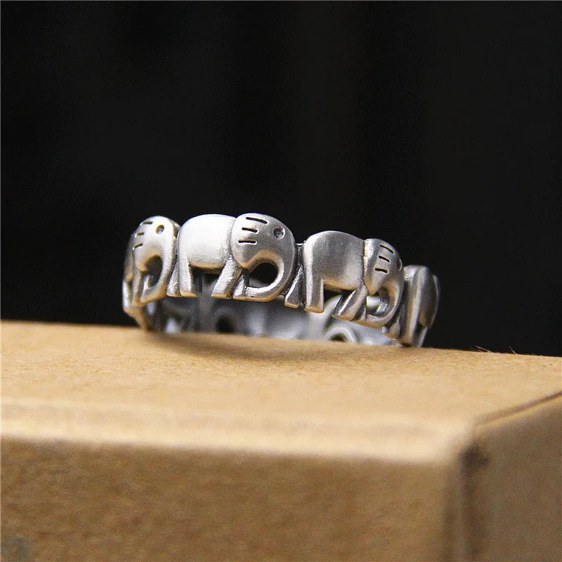 Classic Silver Ring with Timeless Appeal