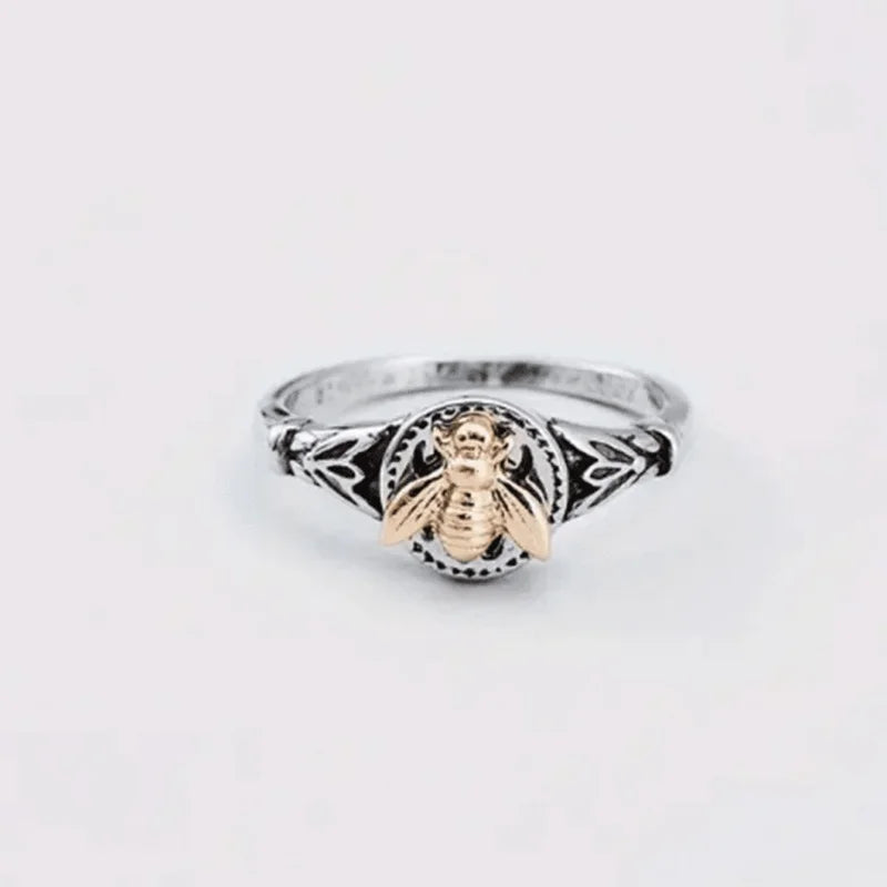 Classic Gold Ring with Timeless Appeal
