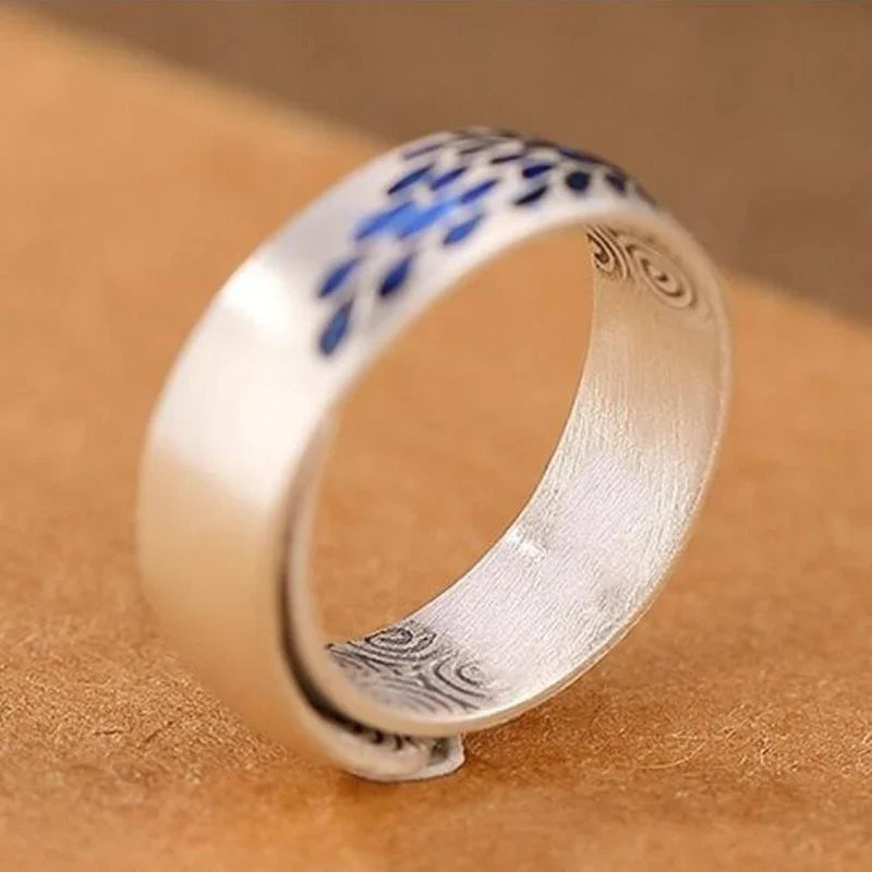 Classic Silver Ring with Timeless Appeal