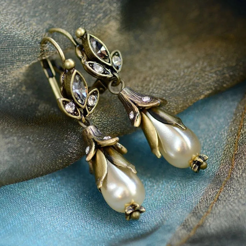 Beautiful Gold Earring with Unique Style