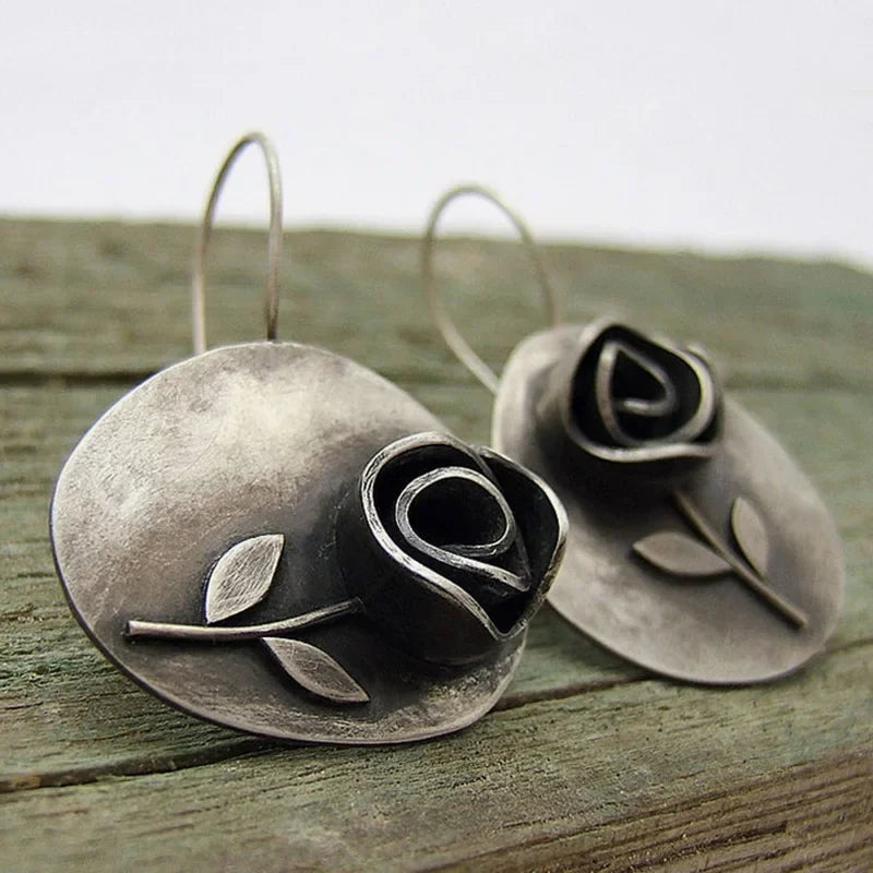 Charming Silver Earring for Any Occasion