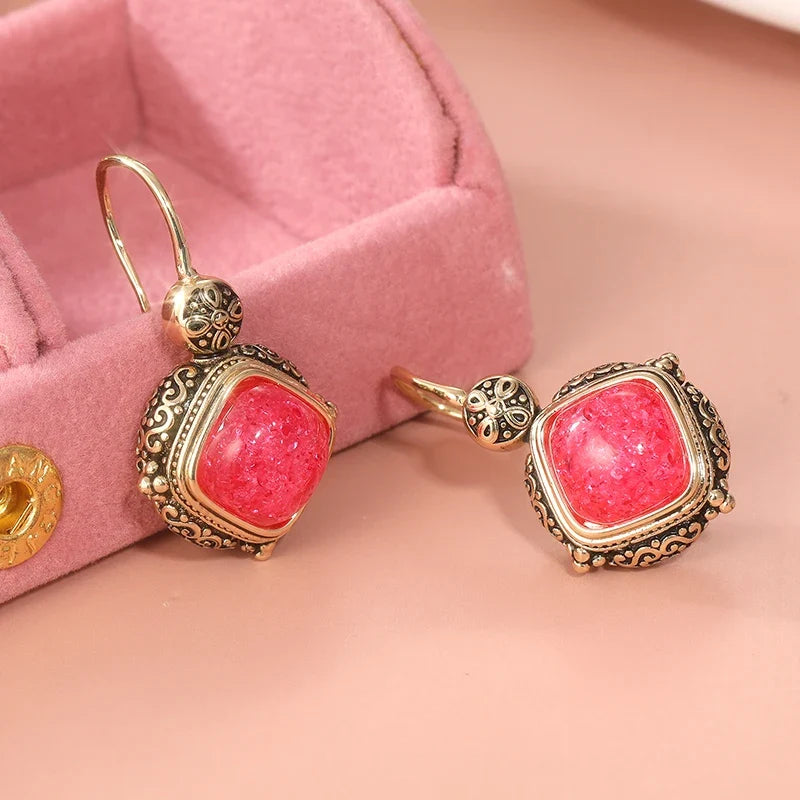 Charming Gold Earring for Any Occasion