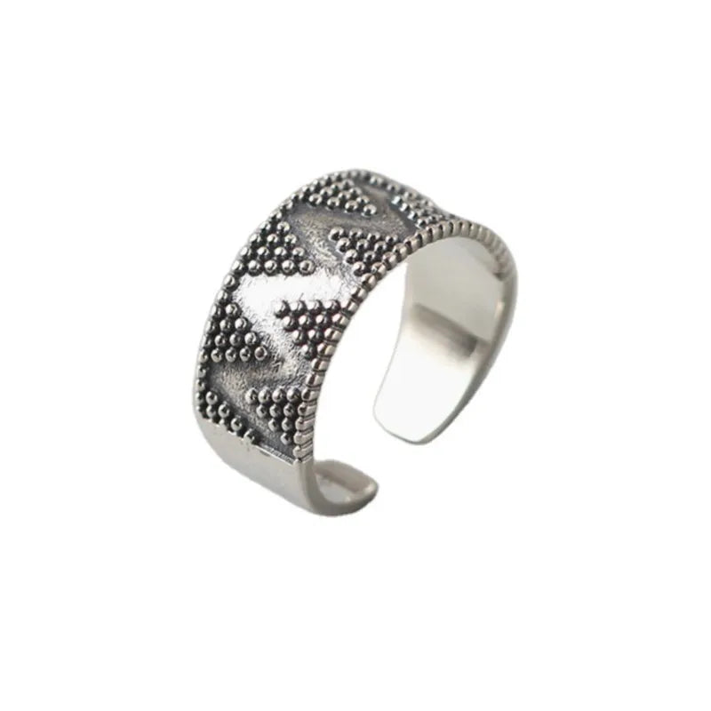 Charming Silver Ring for Any Occasion