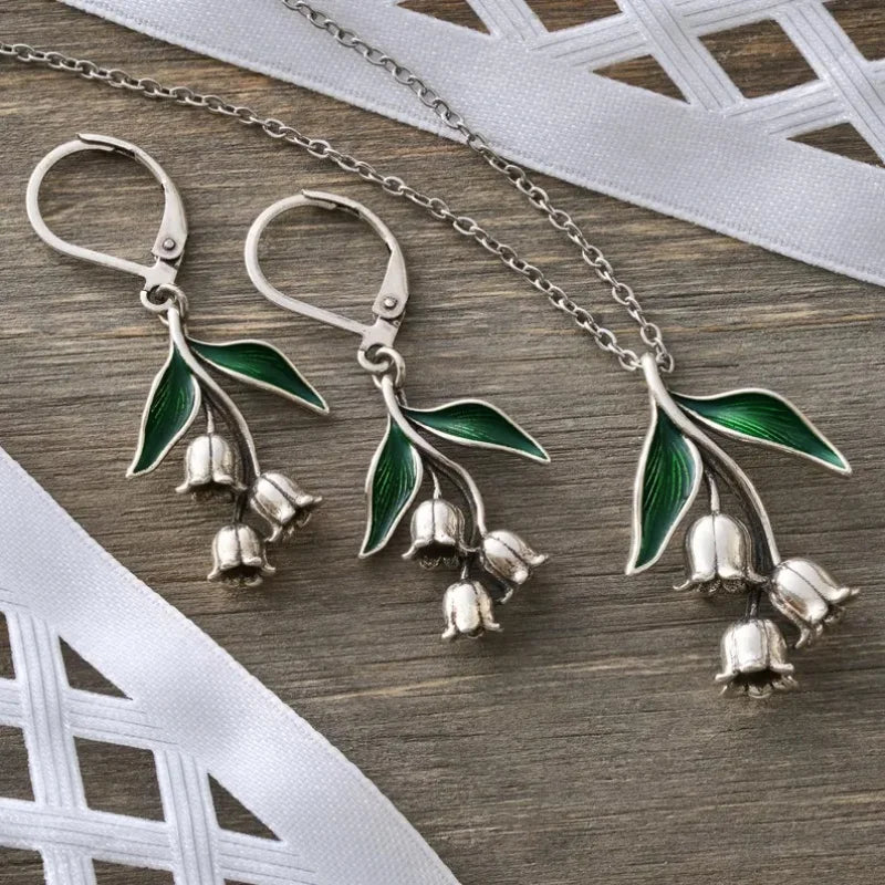 Charming Silver Necklace for Any Occasion