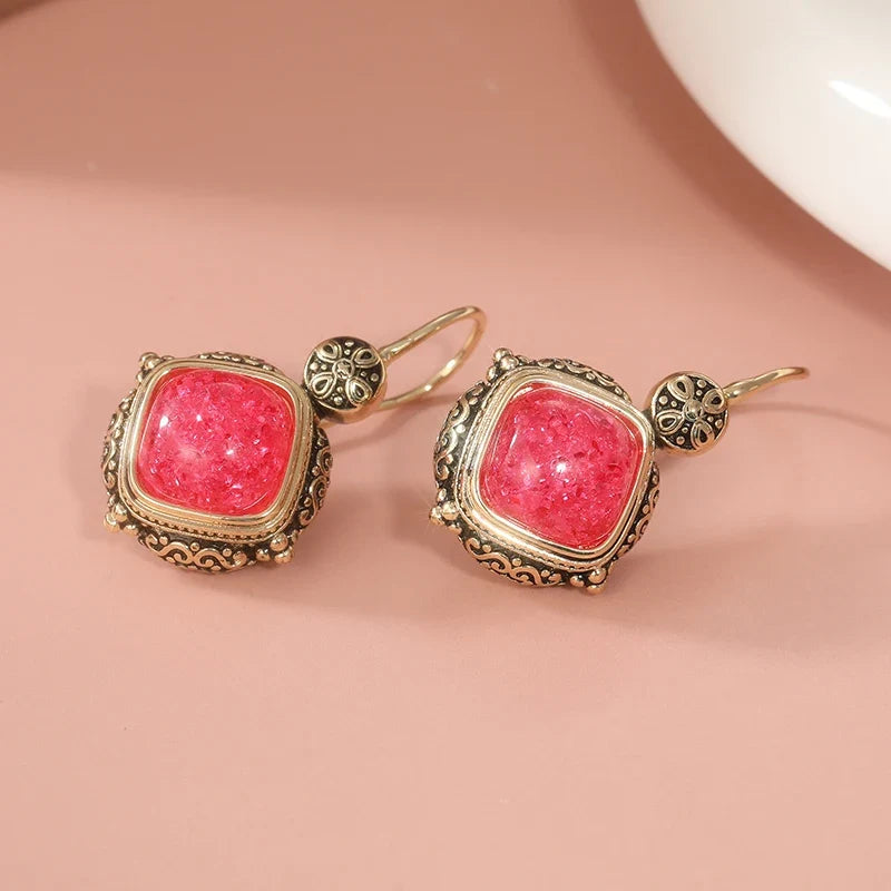 Charming Gold Earring for Any Occasion