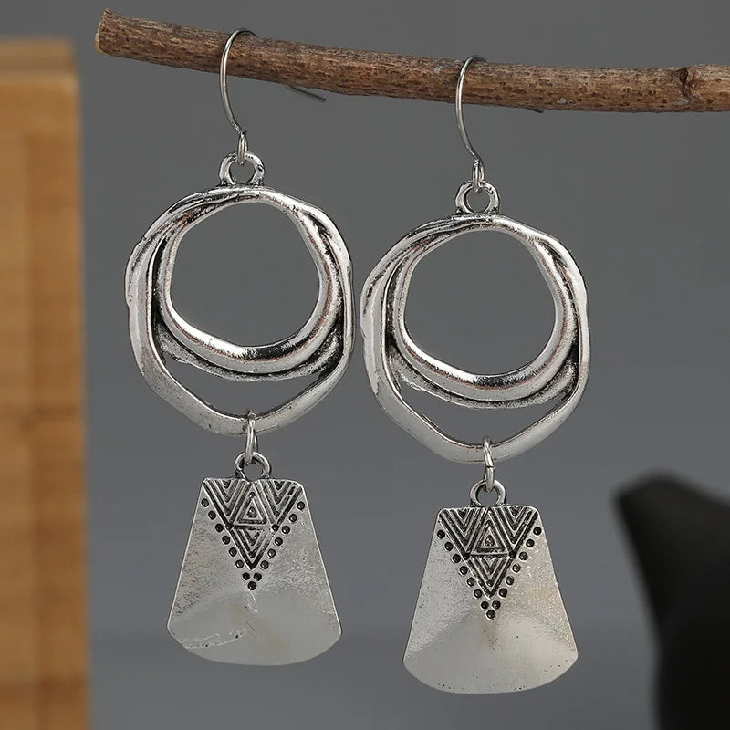 Charming Silver Earring for Any Occasion