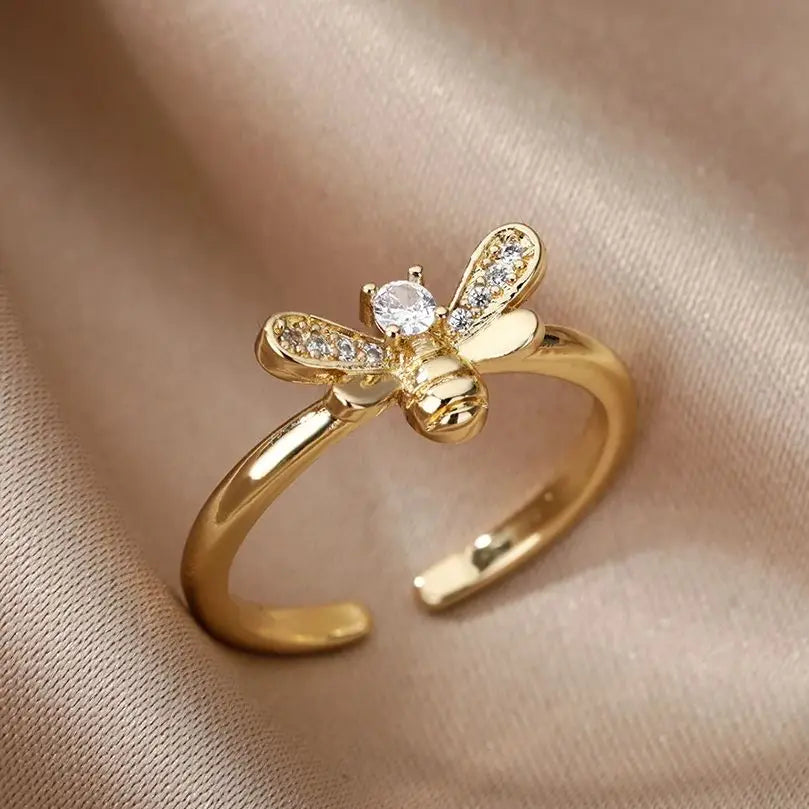 Charming Gold Ring for Any Occasion