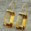 Romantic Gold Earring for Special Moments