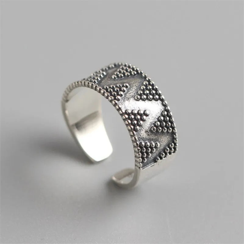 Charming Silver Ring for Any Occasion