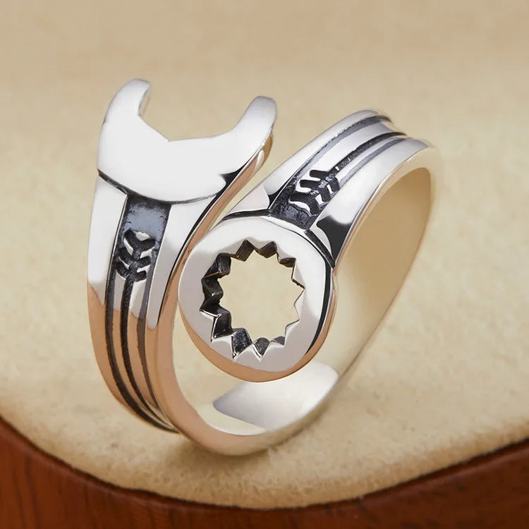 Charming Silver Ring for Any Occasion