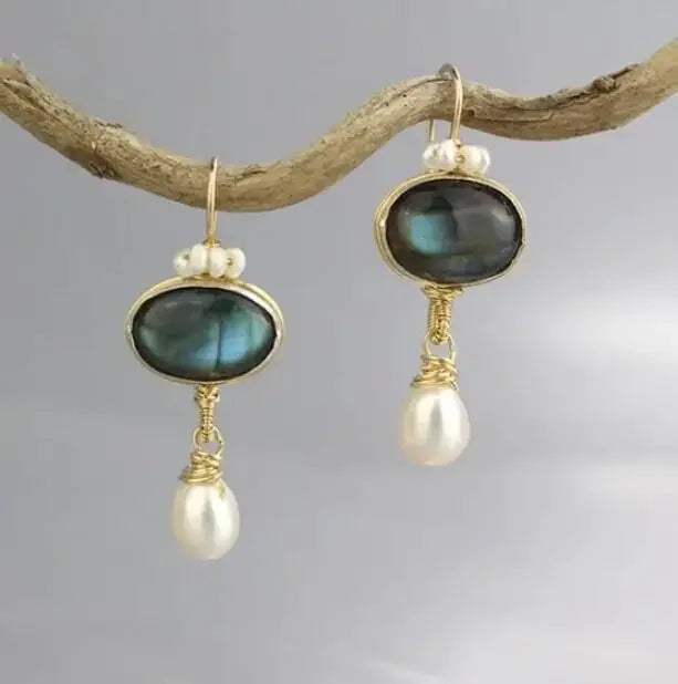 Romantic Gold Earring for Special Moments