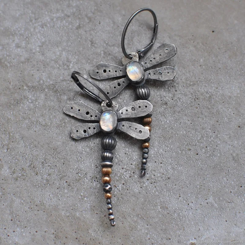 Charming Silver Earring for Any Occasion