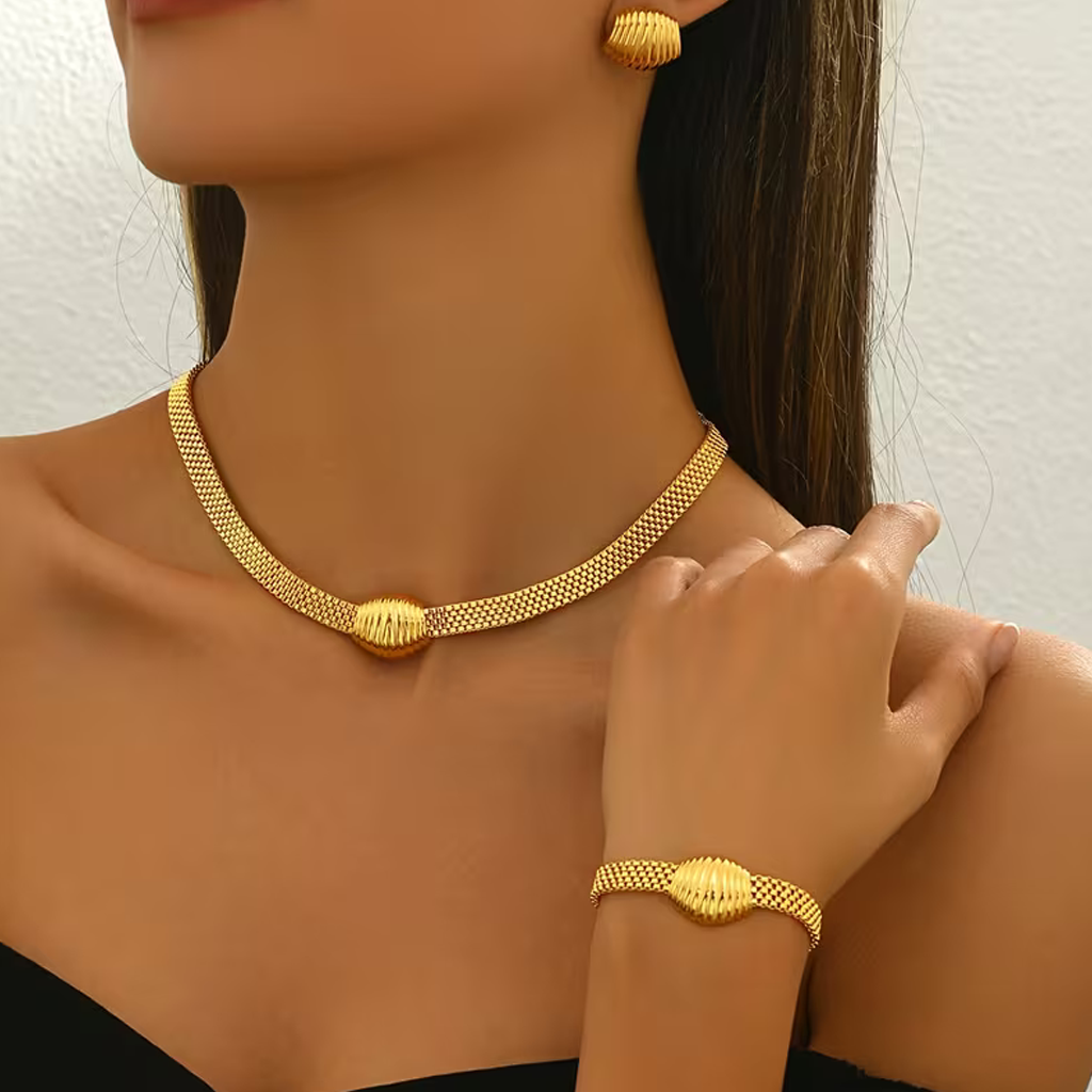 Beautiful Gold Piece with Unique Style