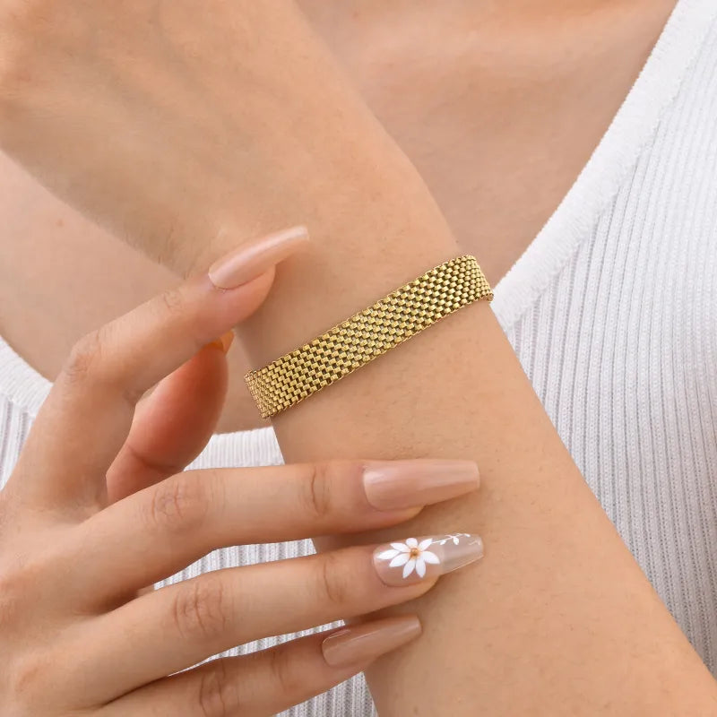 Beautiful Gold Bracelet with Unique Style