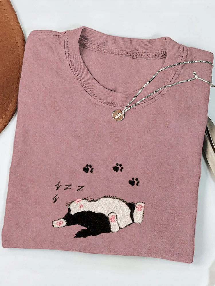Sleeping Cat Embroidered Print T-Shirt elevenforest
