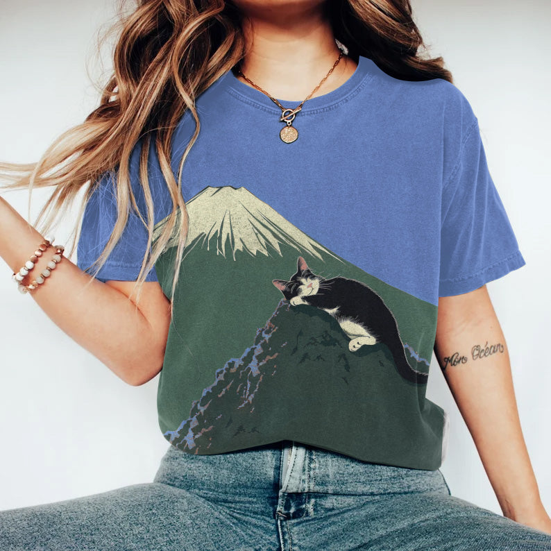Abstract Creative Cute Cat Sleeping Next To Mount Fuji Painting Art T-Shirt elevenforest