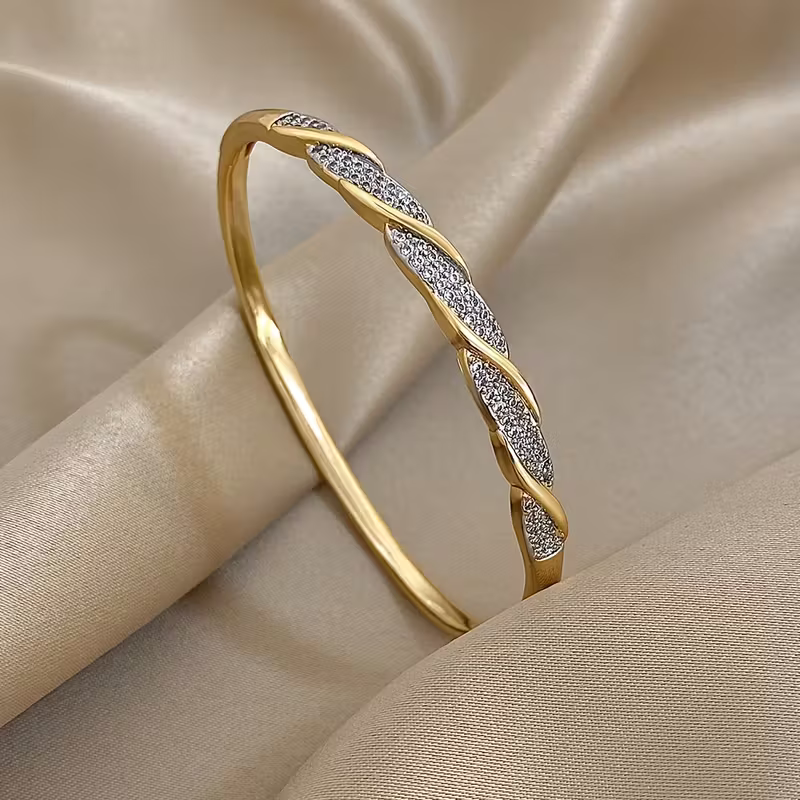 Romantic Bracelet for Special Moments