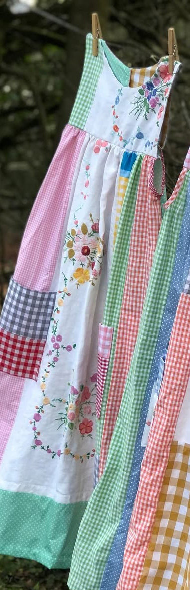Women's Retro Plaid Pattern Floral Patch Art Sleeveless Linen Dress artswardrobe