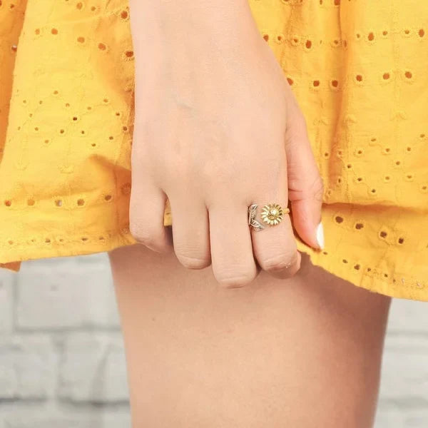 Classic Gold Ring with Timeless Appeal