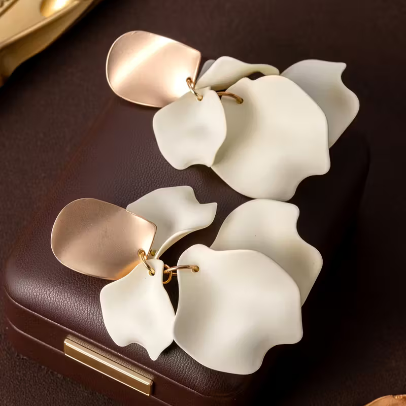 Charming Earring for Any Occasion