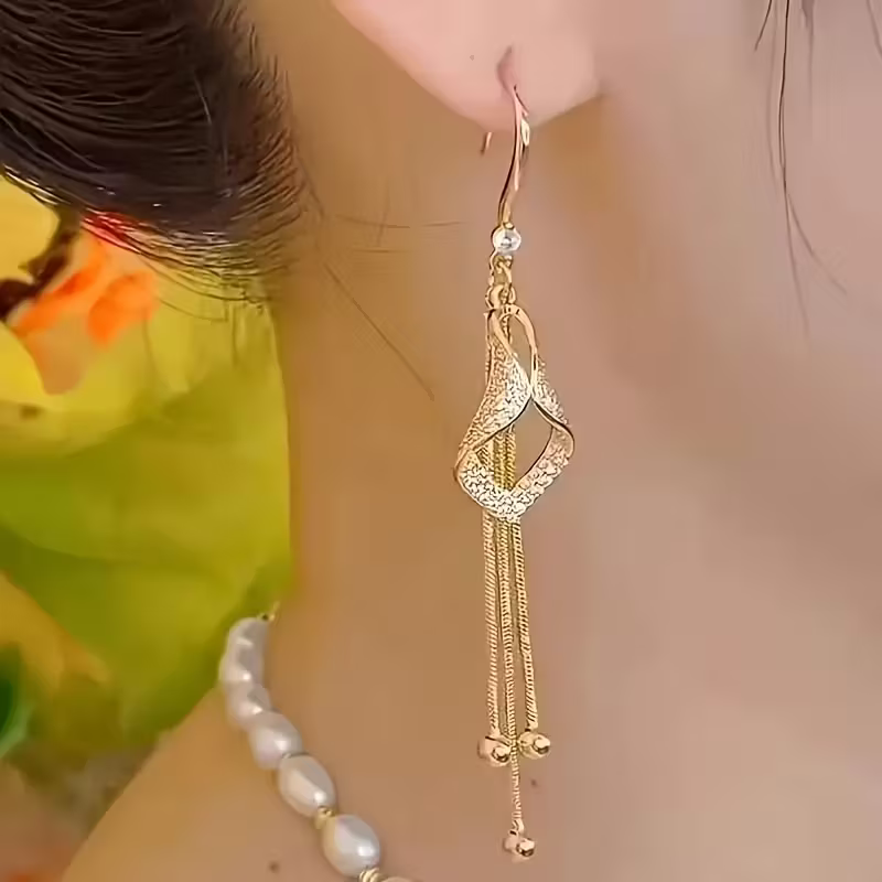 Elegant Gold Earring for Every Occasion