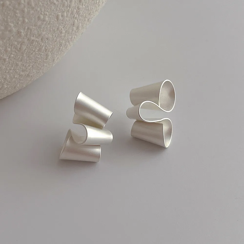 Romantic Gold Earring for Special Moments