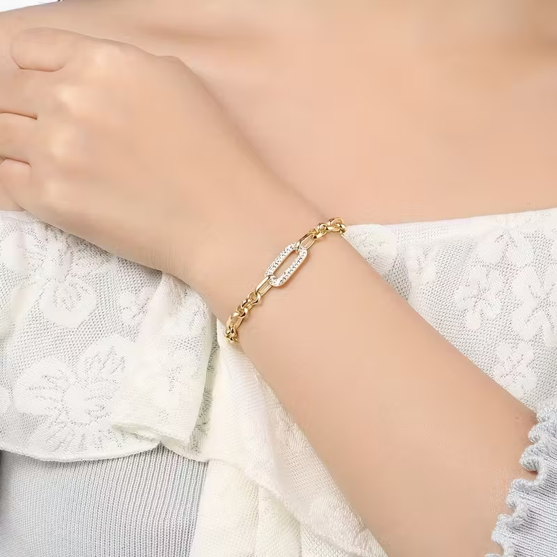 Charming Gold Bracelet for Any Occasion