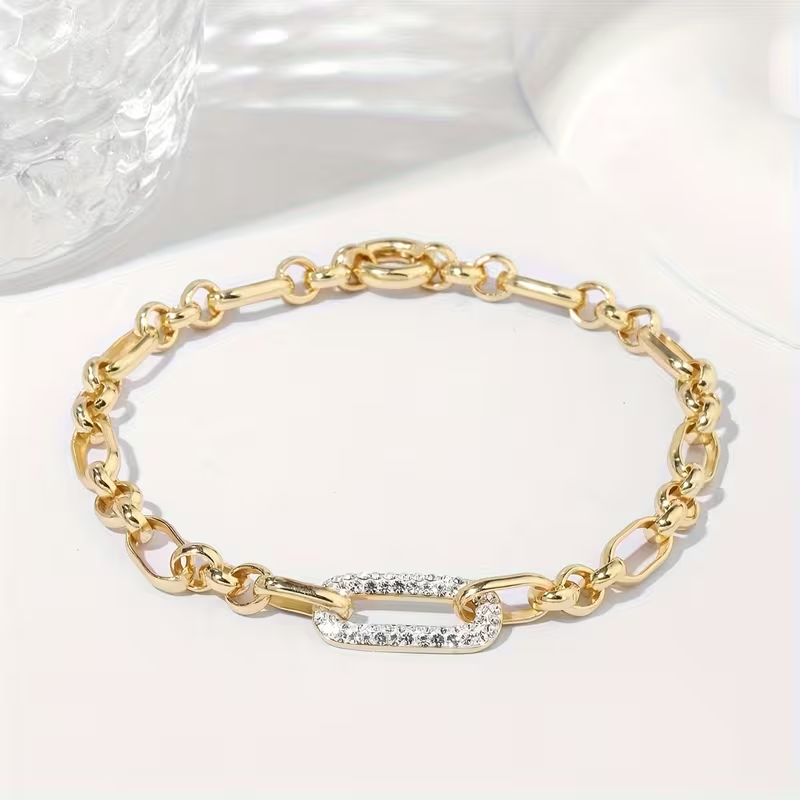 Charming Gold Bracelet for Any Occasion