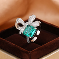 Bright Emerald Tie Silver Ring