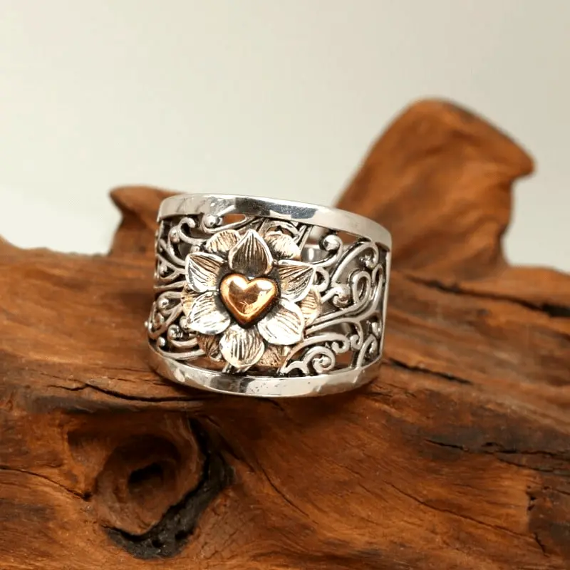 Classic Gold Ring with Timeless Appeal