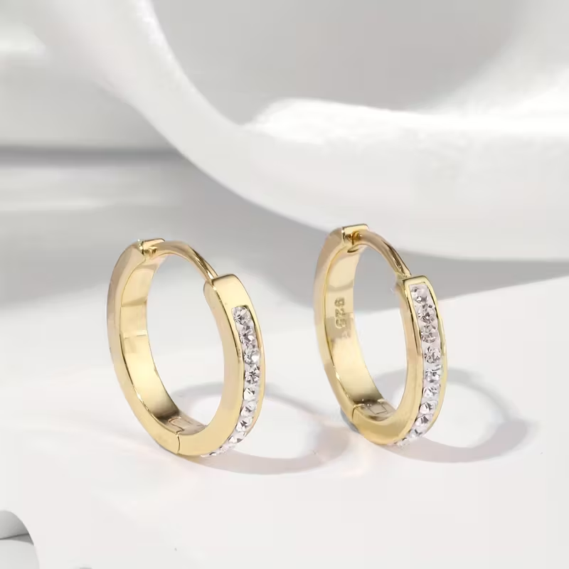 Charming Gold Earring for Any Occasion