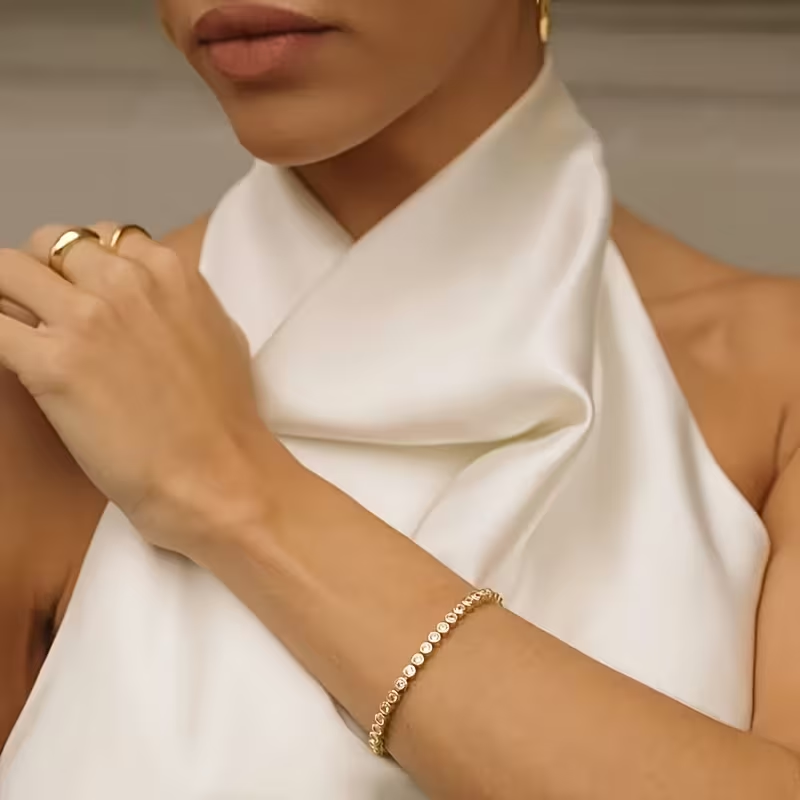 Romantic Gold Bracelet for Special Moments