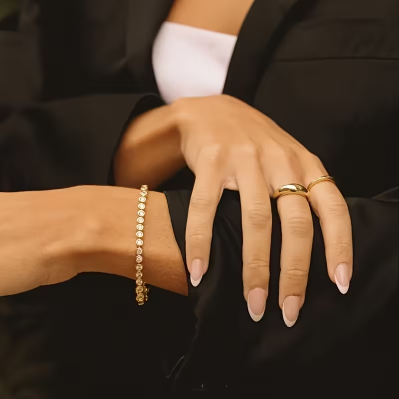 Romantic Gold Bracelet for Special Moments