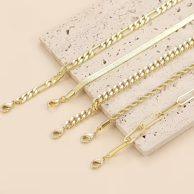 Romantic Gold Bracelet for Special Moments