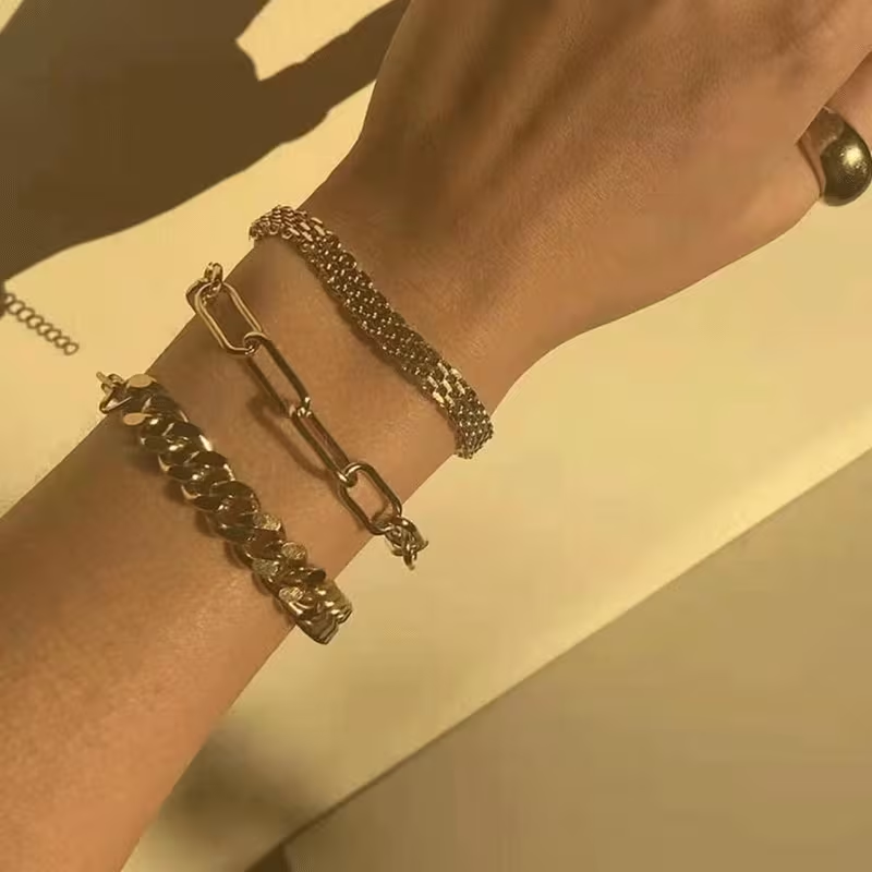 Classic Gold Bracelet with Timeless Appeal