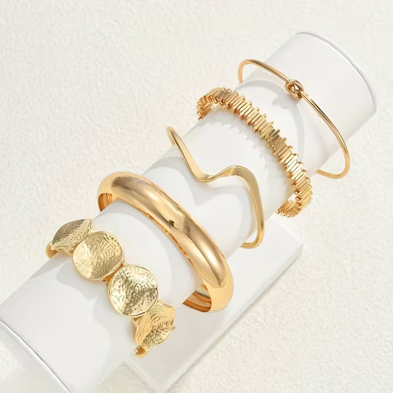 Beautiful Gold Set with Unique Style