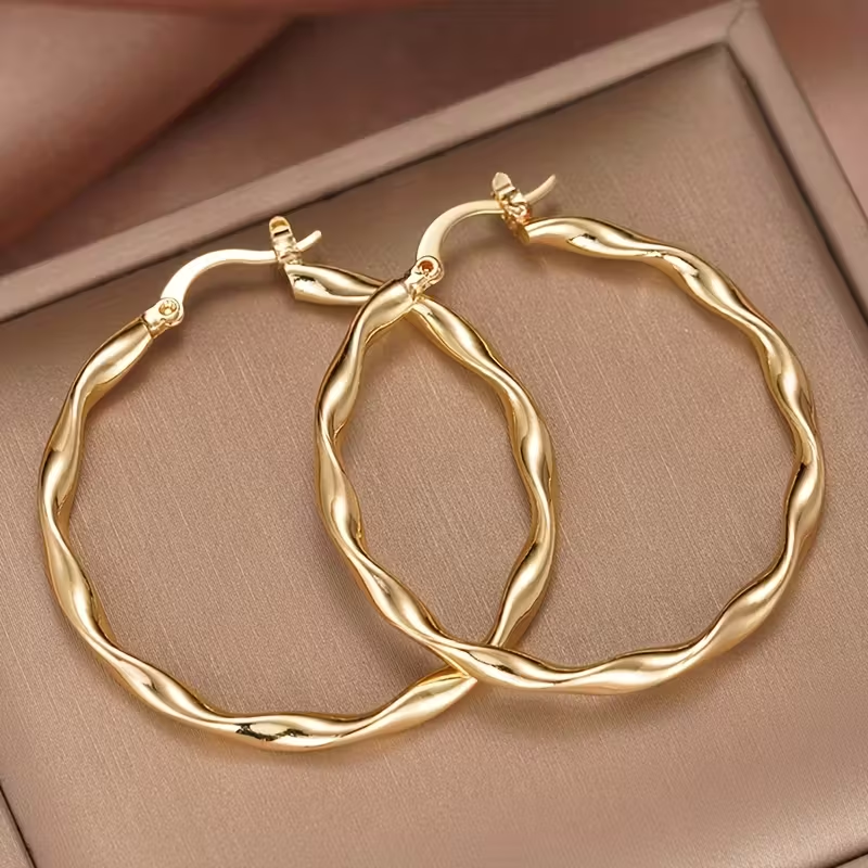Elegant Gold Earring for Every Occasion