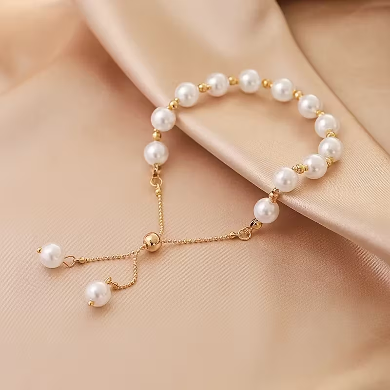 Classic Gold Bracelet with Timeless Appeal