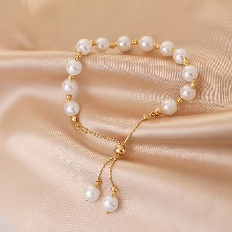 Classic Gold Bracelet with Timeless Appeal