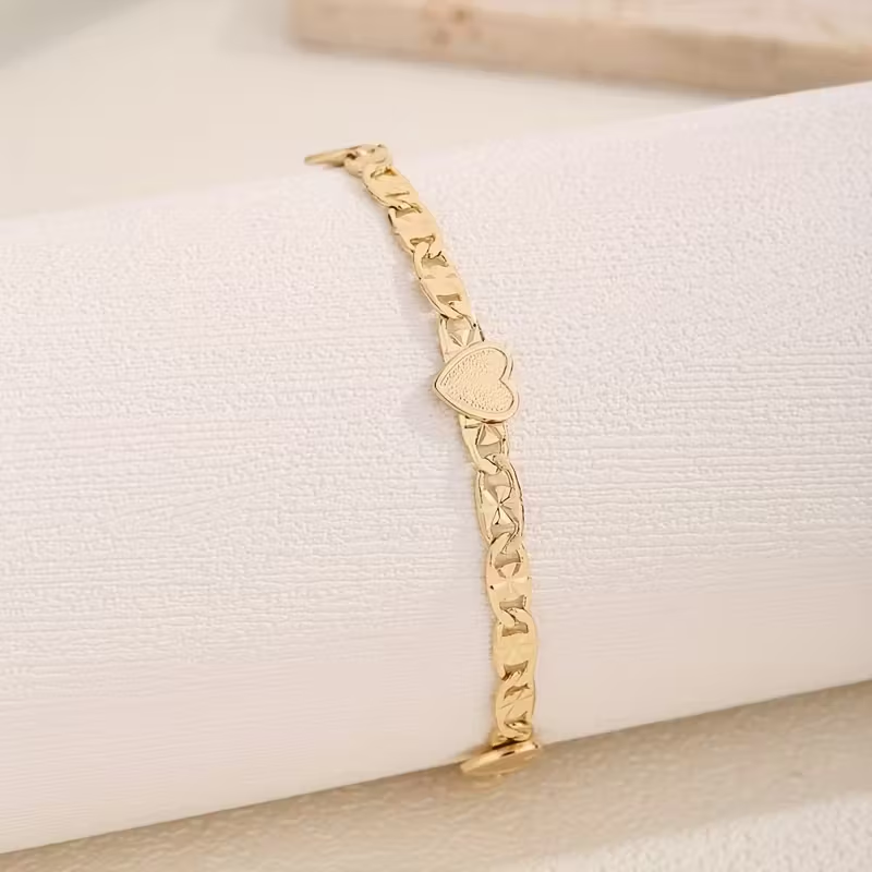 Classic Gold Bracelet with Timeless Appeal